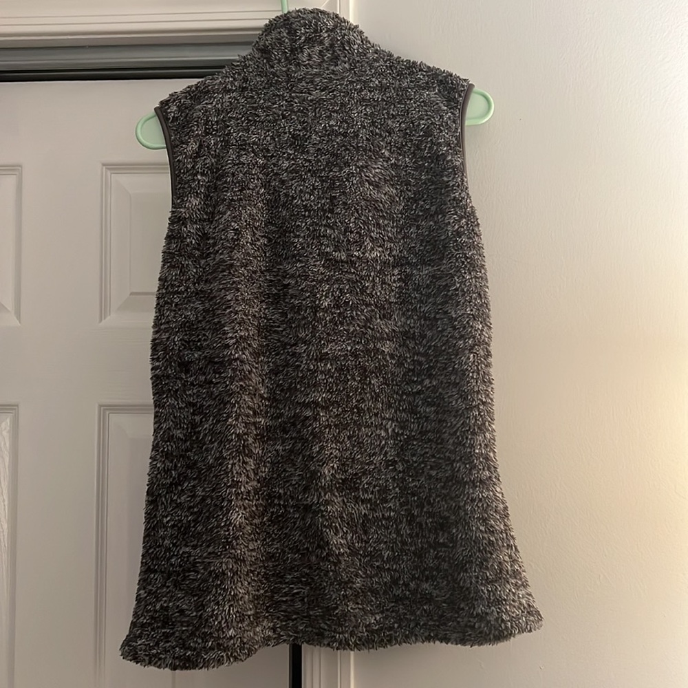 Vest - Picture 3 of 4